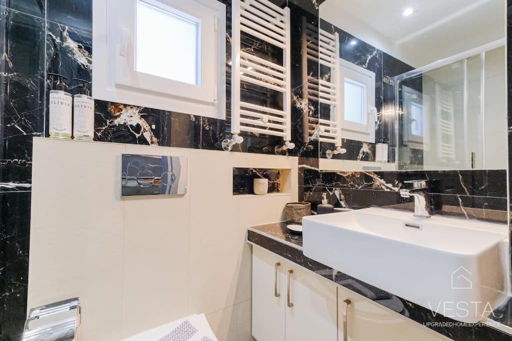 Theofilos Urban Apartment, Close To City Center Tesalonika Bagian luar foto