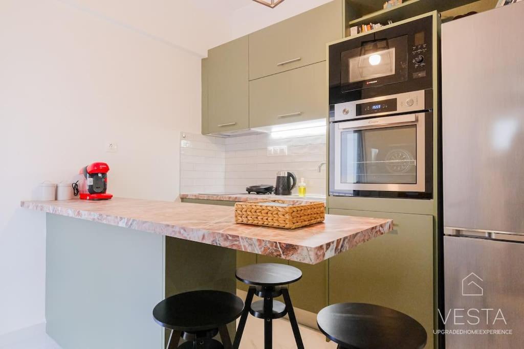 Theofilos Urban Apartment, Close To City Center Tesalonika Bagian luar foto
