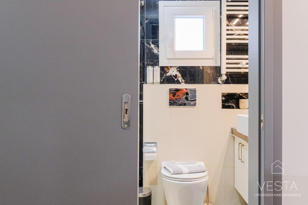 Theofilos Urban Apartment, Close To City Center Tesalonika Bagian luar foto