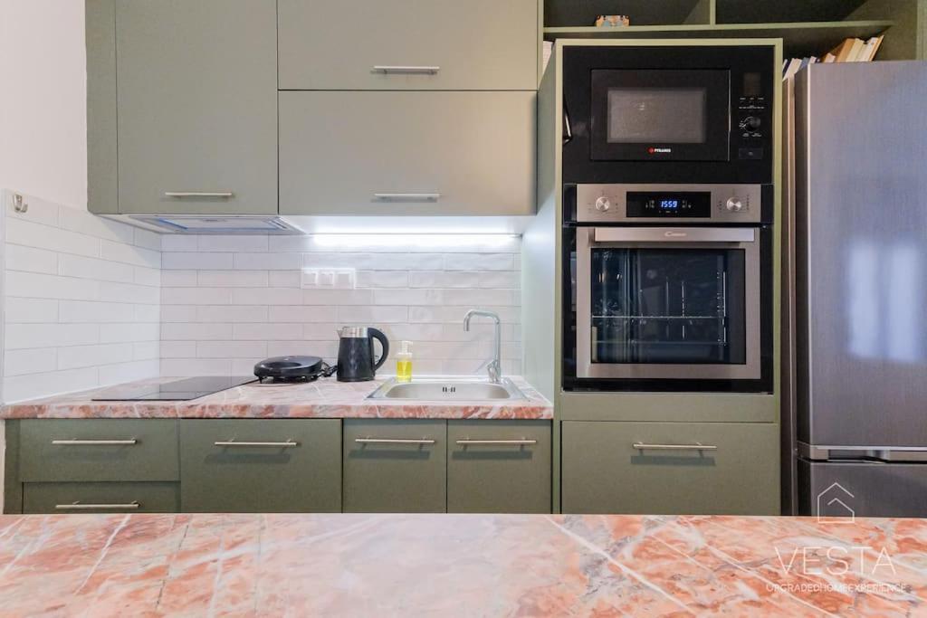 Theofilos Urban Apartment, Close To City Center Tesalonika Bagian luar foto