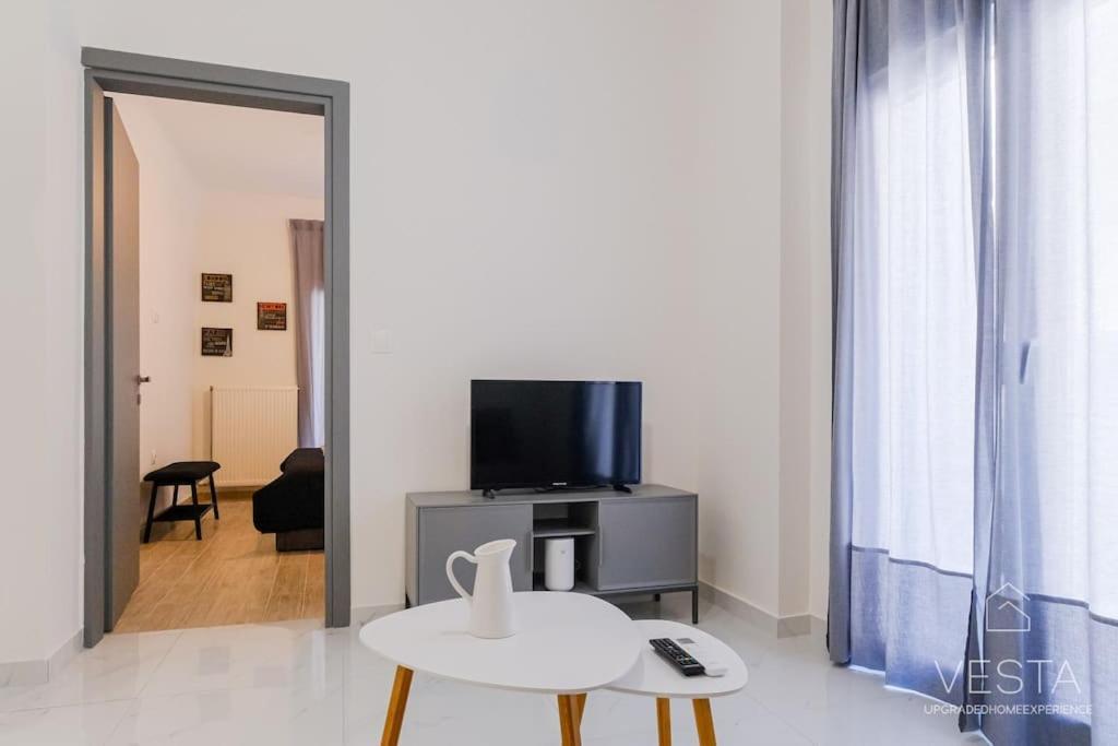 Theofilos Urban Apartment, Close To City Center Tesalonika Bagian luar foto