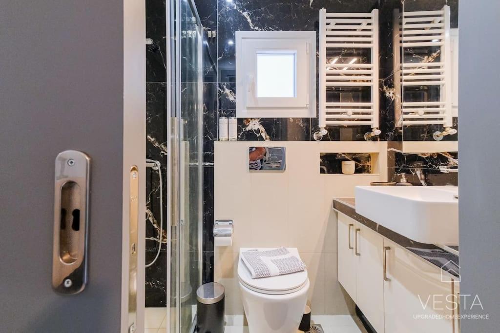 Theofilos Urban Apartment, Close To City Center Tesalonika Bagian luar foto